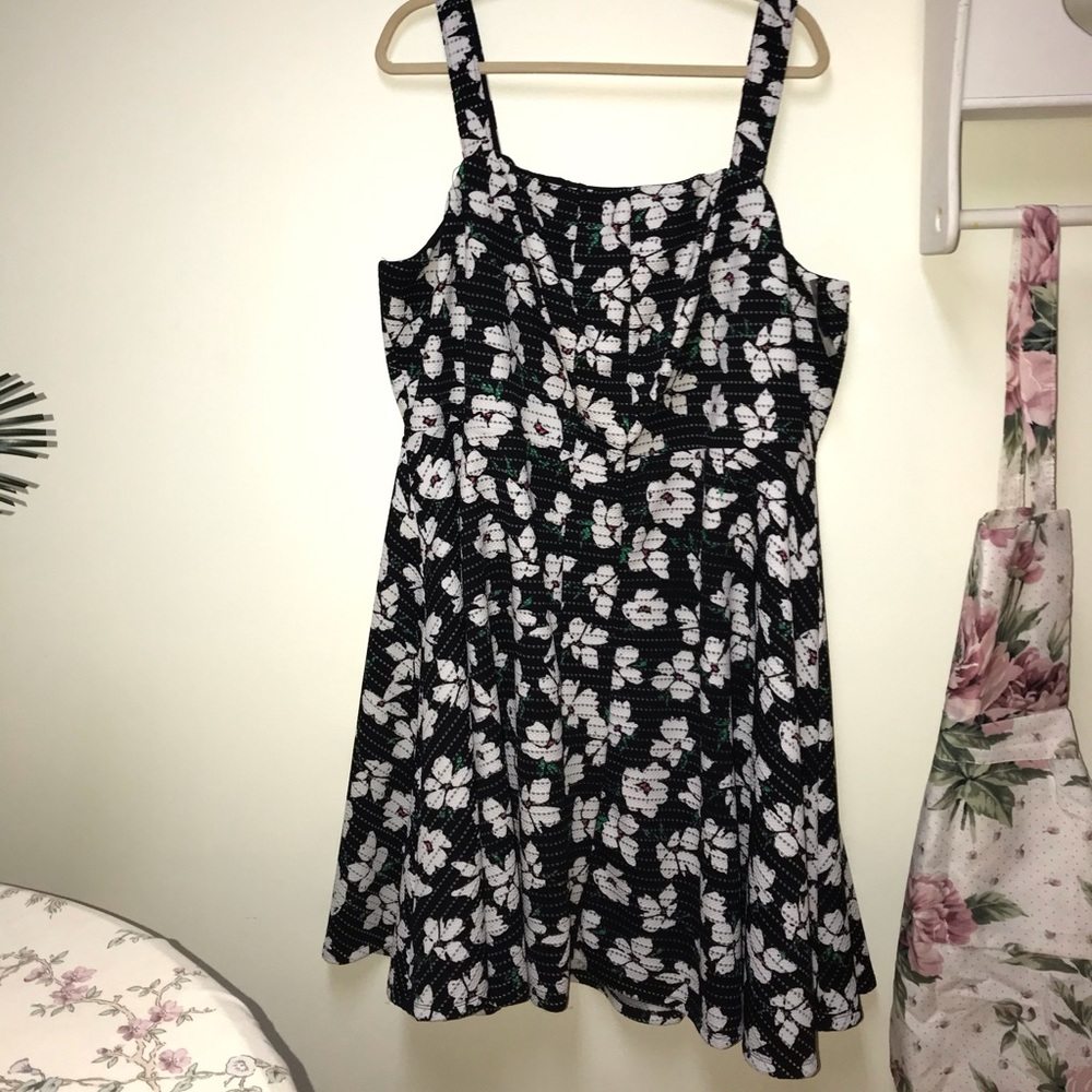 Torrid 👗Green & Black Floral Skater Dress NWT